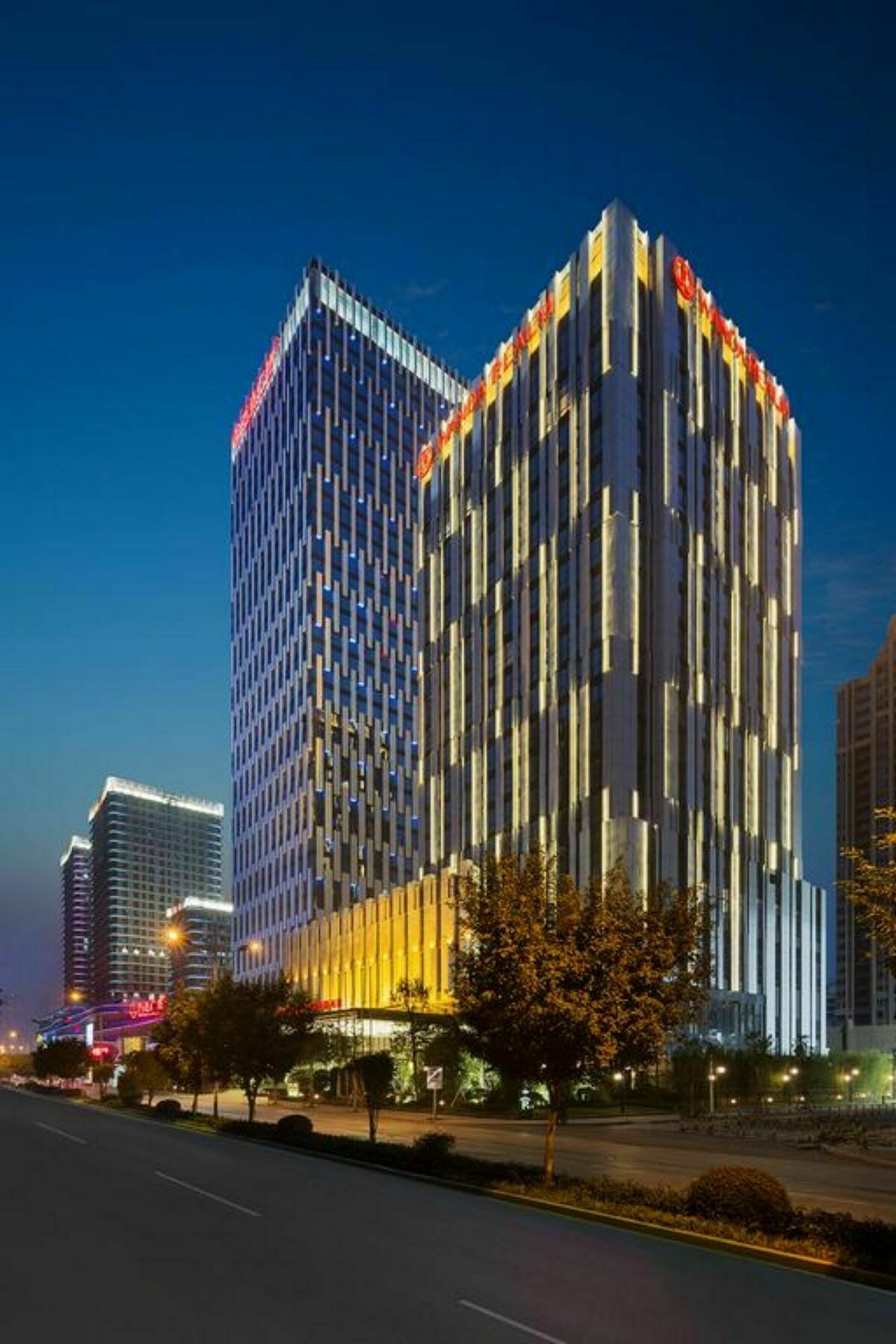 Отель Wanda Realm Лунъян Экстерьер фото